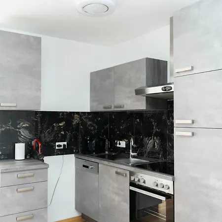 Luxurious Apartment With Big Balcony Near City Center Wien Exterior foto