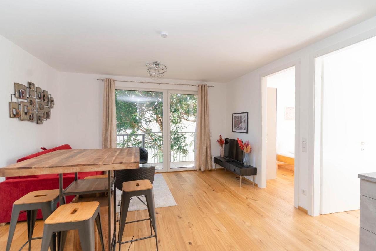 Luxurious With Big Balcony Near Center Appartamento